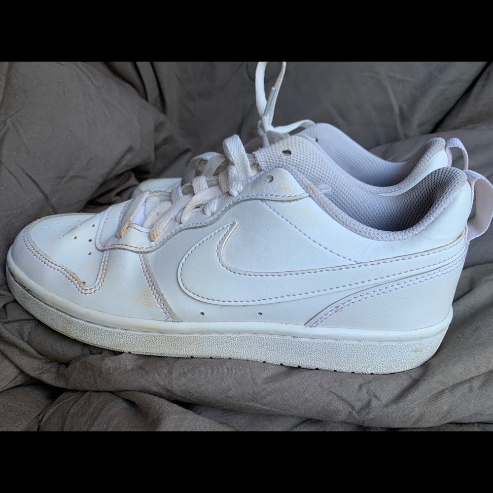 Nike 5.5 White Shoes need clean but great shape